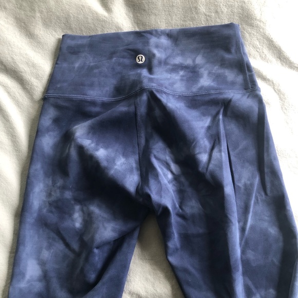Lululemon Wundertrain High Rise Tight - Diamond  Dye shade Naval Blue - Size 4 - Picture 2 of 3